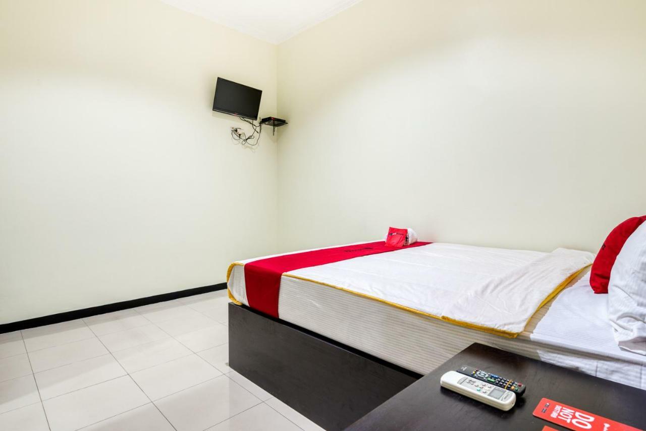 Reddoorz Syariah @ Ketintang Surabaya Hotel Exterior foto