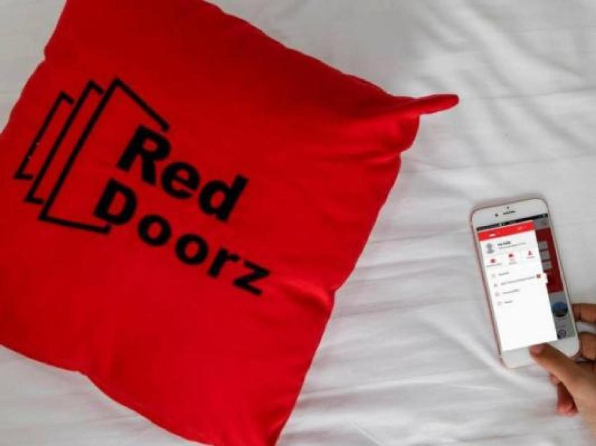 Reddoorz Syariah @ Ketintang Surabaya Hotel Exterior foto